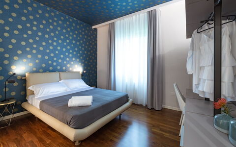 Villa Ninetta 10+1: Diseño De Interiores, Techo, Mueble, Suelo, Encendiendo, Piso, Departamento, Habitación, Habitación, Cama