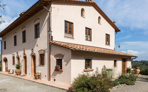Dimora San Germano 14: Ventana, Edificio, Casa, Fachada, Casa, Barrio Residencial, Arquitectura, Puerta, Techo, Inmuebles