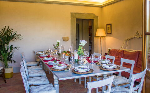 Dimora San Germano 14: Mueble, Diseño De Interiores, Mesa, Silla, Vajilla, Textil, Encendiendo, Cocina Y Comedor Mesa, Comedor, Piso