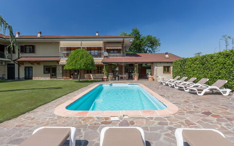 Villa Miki 10: Piscina, Recurso, Inmuebles, Mueble Para Exteriores, Hacienda, Villa, Sombra, Yarda, Eco Hotel, Patio