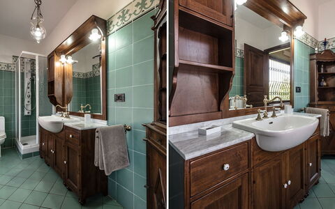 Villa Miki 10: Lavabo Del Baño, Arreglo De Tubería, Lavabo, Baño, Diseño De Interiores, Mueble De Baño, Gabinetes, Grifo, Piso, Mostrador