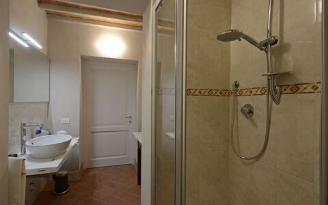 Torre la Ripa 8: Pared, Piso, Baño, Arreglo De Tubería, Suelo, Diseño De Interiores, Madera, Lavabo Del Baño, Techo, Habitación