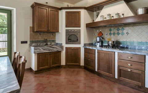 Villa Elsa 6: Cocina, Diseño De Interiores, Mostrador, Gabinetes, Mueble, Madera, Piso, Electrodoméstico, Aparato De Cocina, Encendiendo