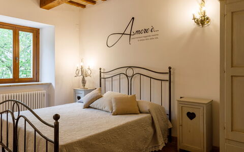 Villa Agostini 10: Cama, Mueble, Lecho, Habitación, Diseño De Interiores, Sábana, Pared, Madera, Piso, Suelo