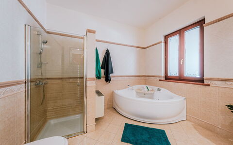 Villa Demal 8+2: Piso, Diseño De Interiores, Arreglo De Tubería, Suelo, Techo, Baño, Grifo, Plomería, Habitación, Casa