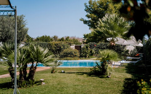 Villa Demal 8+2: Árbol, Piscina, Recurso, Jardín, Sombra, Ocio, Eco Hotel, Patio Interior, Mueble Para Exteriores