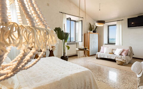 Villa Desiderio 9: Habitación, Diseño De Interiores, Cama, Mueble, Textil, Lecho, Encendiendo, Sábana, Linos, Piso