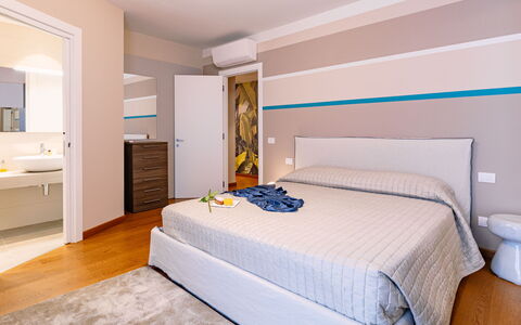 La Perla tra Gli Ulivi 12: Diseño De Interiores, Habitación, Piso, Suelo, Mueble, Cama, Techo, Habitación, Sábana, Casa