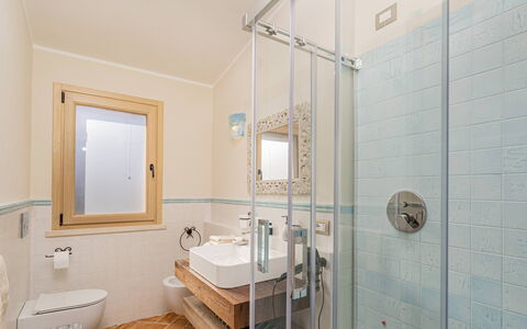 Villa Gea 8: Baño, Arreglo De Tubería, Piso, Diseño De Interiores, Pared, Suelo, Lavabo Del Baño, Grifo, Lavabo, Plomería