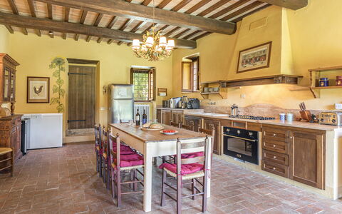 Casale Piattini 10: Mueble, Piso, Diseño De Interiores, Pared, Madera, Gabinetes, Casa, Cocina, Suelo, Habitación