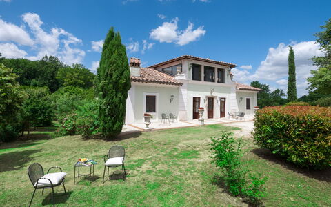 Tenuta Astolfi 12+3: Árbol, Casa, Casa, Barrio Residencial, Techo, Arbusto, Arquitectura, Inmuebles, Cabaña, Casa De Campo