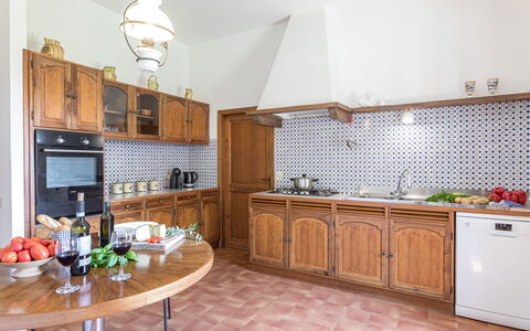 Tenuta Sagherina 8: Cocina, Mostrador, Diseño De Interiores, Gabinetes, Piso, Madera, Suelo, Aparato De Cocina, Electrodoméstico, Mueble