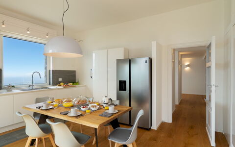 Villa Scirocco 10+2: Mueble, Diseño De Interiores, Piso, Pared, Techo, Cocina, Madera, Suelo, Mostrador, Lámpara