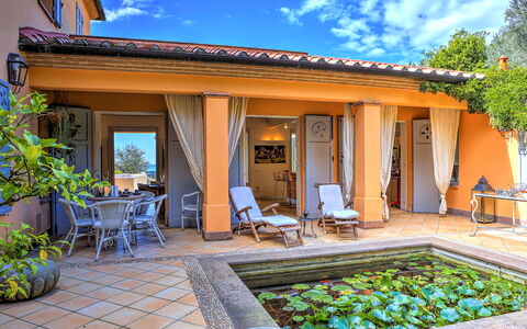 Villa le Cave 12: Piscina, Recurso, Mueble, Maceta, Mueble Para Exteriores, Barrio Residencial, Silla, Eco Hotel, Casa, Inmuebles