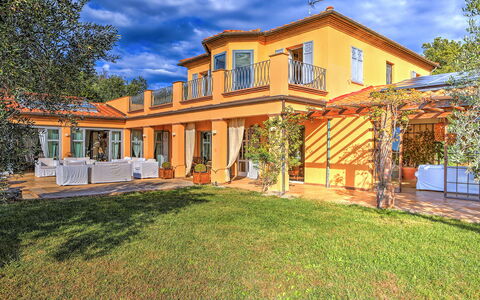 Villa le Cave 12: Azul, Barrio Residencial, Inmuebles, Casa, Piscina, Mansión, Eco Hotel, Hacienda, Villa, Casa De Campo