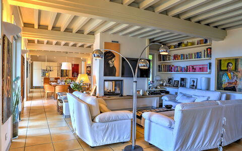Villa le Cave 12: Mueble, Diseño De Interiores, Madera, Piso, Sofá, Techo, Silla, Suelo, Mesa, Sala