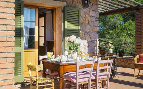 Villa Zaca 6: Mueble, Mesa, Silla, Madera, Cocina Y Comedor Mesa, Mueble Para Exteriores, Mesa Al Aire Libre, Maceta, Comedor