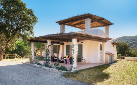 Villa Zaca 6: Madera, Porche, Casa, Puerta, Cabaña, Sombra, Estructura Al Aire Libre, Inmuebles, Material Natural, Casa De Campo