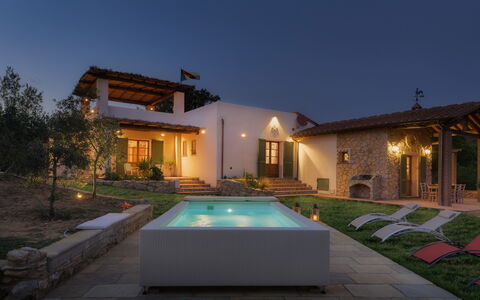 Villa Zaca 6: Piscina, Casa, Recurso, Arquitectura, Inmuebles, Casa, Casa De Campo, Material Compuesto, Puerta, Eco Hotel