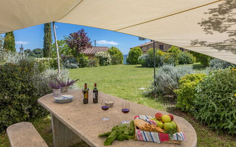 Podere San Ansano 14+2: Mueble, Sombra, Jardín, Mueble Para Exteriores, Silla, Mesa Al Aire Libre, Ocio, Paisajismo, Pabellón, Yarda
