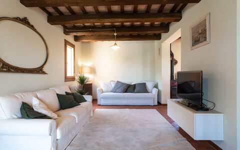 Casale Principessa 6+2: Mueble, Diseño De Interiores, Sofá, Piso, Pared, Suelo, Habitación, Madera, Sala, Techo