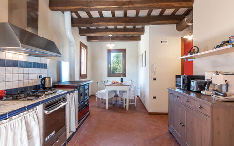 Casale Principessa 6+2: Diseño De Interiores, Mueble, Madera, Cocina, Piso, Casa, Mostrador, Aparato De Cocina, Electrodoméstico, Habitación