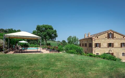 Villa Casanostra 12: Inmuebles, Asentamientos Humanos, Casa, Casa De Campo, Hacienda, Villa, Jardín, Mansión, Césped