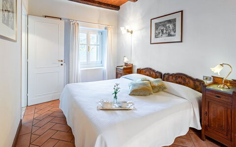 Villa Rivetta 6+2: Pared, Mueble, Piso, Diseño De Interiores, Suelo, Habitación, Techo, Cama, Habitación, Sábana
