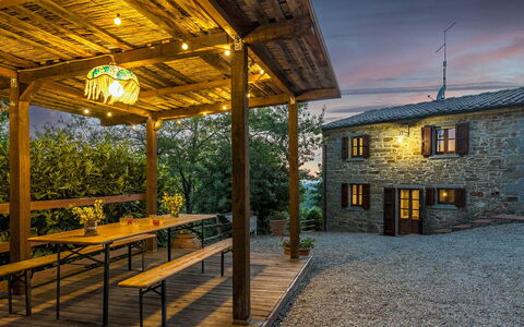Casa Largnano 6+2: Madera, Casa, Cabaña, Casa, Puerta, Porche, Maceta, Eco Hotel, Cubierta, Madera Dura