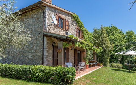 Villa Paola 6: Casa, Casa, Arbusto, Cabaña, Puerta, Casa De Campo, Inmuebles, Jardín, Yarda, Villa