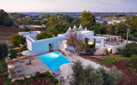 Trullo Santa Pazienza 6+3: Piscina, Azul, Recurso, Inmuebles, Eco Hotel, Paisajismo, Hacienda, Villa, Mueble Para Exteriores, Fuente De Agua