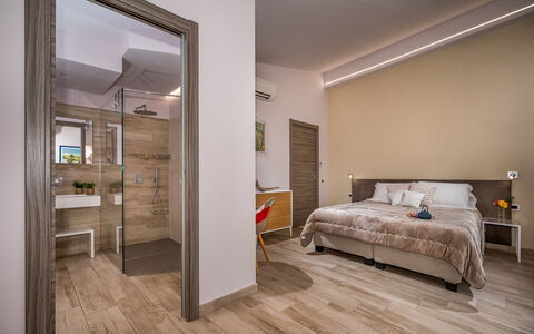 Villa Provenza 12+4: Diseño De Interiores, Mueble, Piso, Suelo, Pared, Cama, Madera, Techo, Habitación, Habitación