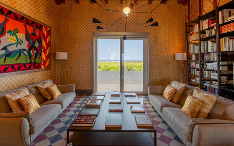 Villa Passo degli Aironi 12: Diseño De Interiores, Mueble, Piso, Suelo, Techo, Encendiendo, Habitación, Silla, Manchas De Madera, Sala