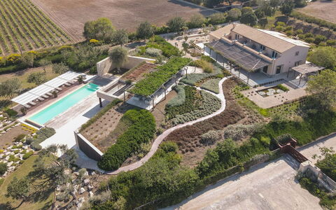 Villa Majoli 9: Barrio Residencial, Inmuebles, Casa, Techo, El Terreno Del Lote, Piscina, Paisajismo, Jardín, Mansión, Recurso