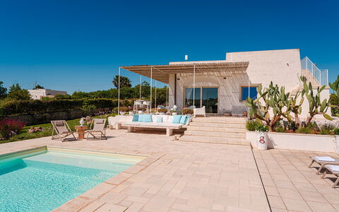 Villa Gialonia 8+2: Piscina, Recurso, Paraguas, Sombra, Inmuebles, Paisajismo, Jardín, Mueble Para Exteriores, Eco Hotel, Villa