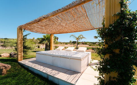 Villa Gialonia 8+2: Sombra, Pérgola, Estructura Al Aire Libre, Pabellón, Cubrir Con Paja, Jardín, Material Natural, Kiosko, Eco Hotel, Paisajismo