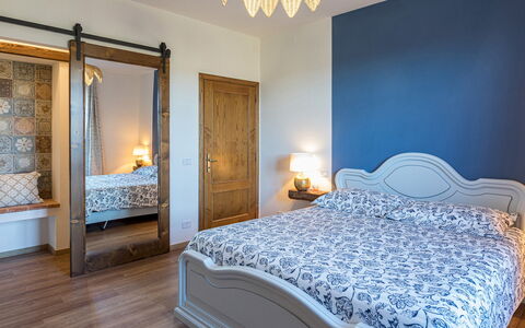 Casale Bella Vita 8+4: Mueble, Diseño De Interiores, Habitación, Cama, Piso, Suelo, Madera, Habitación, Sábana, Lecho