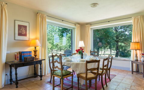 Casale dei Tigli 8: Mueble, Diseño De Interiores, Mesa, Techo, Piso, Silla, Comedor, Cocina Y Comedor Mesa, Habitación, Suelo