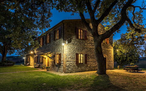 Casale le Tre Querce 8+1: Árbol, Casa, Área Rural, Cabaña, Casa, Casa De Campo, Inmuebles, Césped, Pueblo, Paisajismo