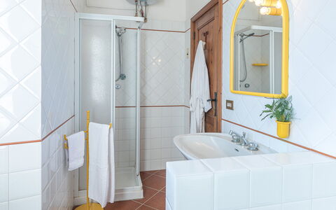 Casale le Tre Querce 8+1: Pared, Diseño De Interiores, Arreglo De Tubería, Piso, Baño, Suelo, Plomería, Grifo, Loseta, Habitación