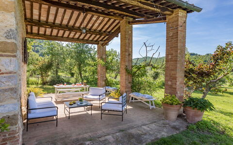 Podere Pratovecchio 14+2: Mueble, Mueble Para Exteriores, Jardín, Silla, Estructura Al Aire Libre, Patio Interior, Sombra, Paisajismo, Porche, Patio
