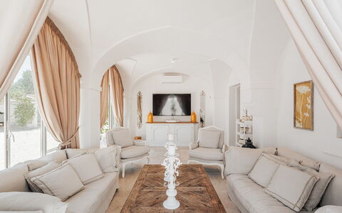 La Torre di Monsignore 12: Mueble, Diseño De Interiores, Sofá, Piso, Suelo, Casa, Encendiendo, Departamento, Sala, Techo