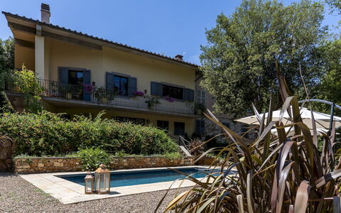 Villa Rinaldi 6: Casa, Barrio Residencial, Arbusto, Casa, Jardín, Sombra, Patio Interior, Inmuebles, Paisajismo