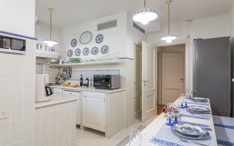 Villa Mimmina 8: Diseño De Interiores, Piso, Techo, Suelo, Mueble, Gabinetes, Cocina, Encendiendo, Habitación, Mostrador