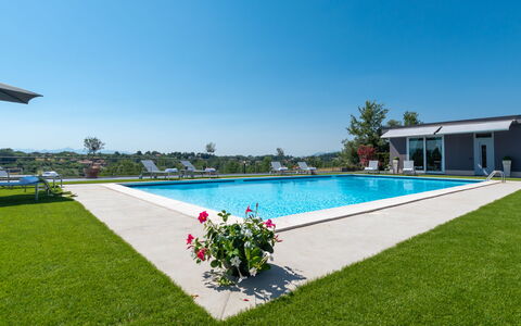 Villa Atmosfere 8: Piscina, Azul, Recurso, Ocio, Jardín, Paisajismo, Sombra, Mueble Para Exteriores, Eco Hotel, Césped