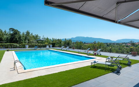 Villa Atmosfere 8: Piscina, Recurso, Mueble Para Exteriores, Ocio, Eco Hotel, Sombra, Paraguas, Thermae, Sunlounger, Silla