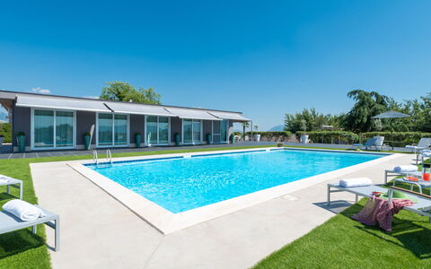 Villa Atmosfere 8: Piscina, Recurso, Sombra, Jardín, Ocio, Inmuebles, Paisajismo, Eco Hotel, Villa, Yarda