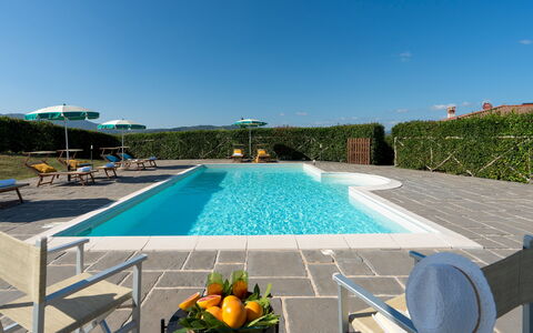 Villa Il Magnifico 10: Piscina, Mueble Para Exteriores, Recurso, Silla, Eco Hotel, Sombra, Paisajismo, Maceta, Mesa Al Aire Libre, Planta De Casa