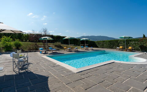 Villa Il Magnifico 10: Piscina, Mueble Para Exteriores, Recurso, Eco Hotel, Silla, Paraguas, Mesa Al Aire Libre, Sunlounger, Losa, Sombra
