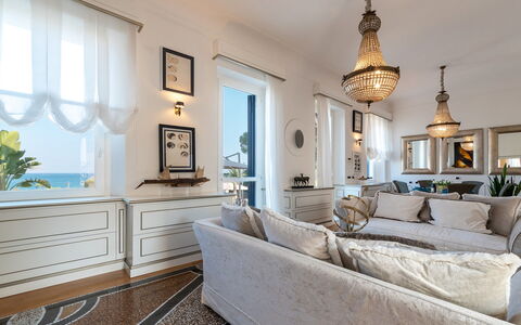 Villa Callari 6+2: Mueble, Diseño De Interiores, Sofá, Piso, Casa, Encendiendo, Mesa, Sala, Suelo, Techo